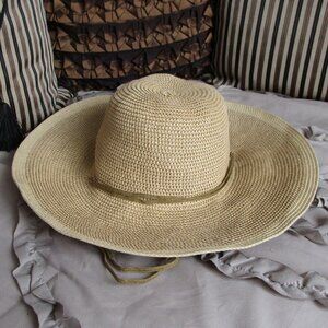 wide brimmed sun hat